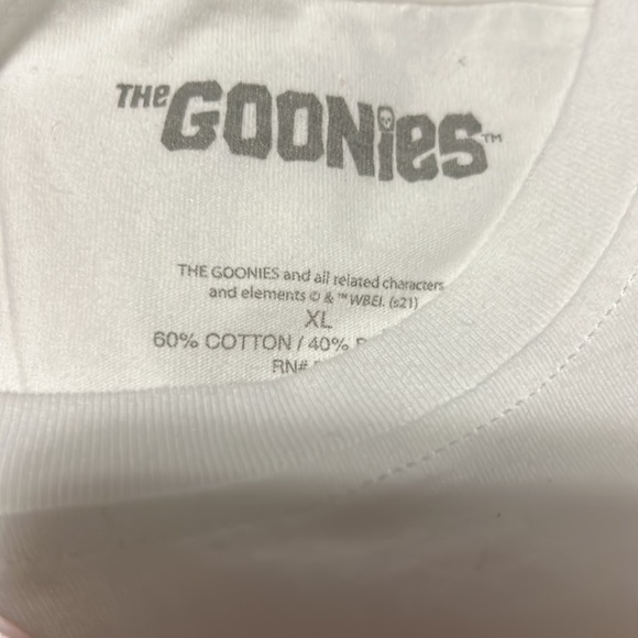 The Goonies graphic boyfriend t-shirts NWT - Picture 8 of 10